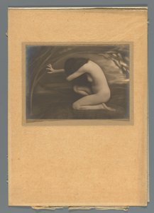Mies Rosenboom-Merkelbach arcképe térdelő aktként
