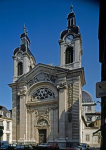 Kilátás a Hotel Dieu (Hotel-Dieu) (XII-XIII. század) kápolnájára, amelyet Jacques Germain Soufflot (1713-1780) építész tervezett újra. Lyon, Rhone