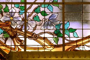 Nancy (54. osztály), szecessziós, „” La verriere aux Clematites”” (1901) - részlet, Jacques Gruber (1870-1936) ólomüvege, Credit Lyonnais, rue St Georges