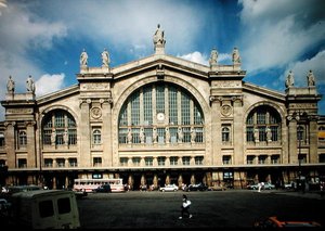 Kilátás az 1861-63 között épült Gare du Nord homlokzatára