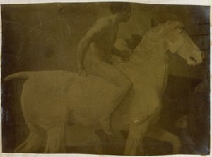 Egy gipszlovon ülő meztelen férfimodell tanulmányozása Jacques de Lalaing műtermében, esetleg előtanulmány a Genti Szépművészeti Múzeum Lovasportréjához alkotó: Jacques Lalaing (attributed to)