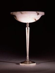 Egy ezüstözött bronz asztali lámpa, amelyet Jacques-Emile Ruhlmann (1879-1933) tervezett, 1913 körül alkotó: James Baker (attr. to) Pyne