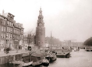 Bárkák a csatornán a Montelbaanstoren előtt, Amszterdam, 1898. alkotó: James Batkin