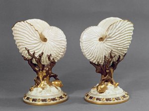 Worcester vázák Nautilus kagyló alakú pár, 1880 porcelán