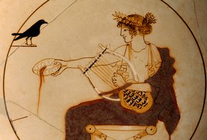Apolló egy kupán ábrázolva, amint egy varjú nézi, amint italokat tölt. Delphi Archaeologi...