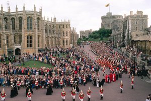 Erzsébet királynő, Fülöp herceg elnököl a Szent György-kápolnában. Windsor kastély, Wi... alkotó: James L Stanfield