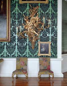 Oldalsó székek és girandole a Gallery Suite-ból, James Pascall készítette