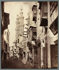 Egyiptom. Kairó. Sikátor - a háttérben az Al-Mu