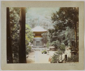 Ikegami buddhista templom, Tokió, Japán (kézzel színezett fekete-fehér fotó) alkotó: Japanese Photographer