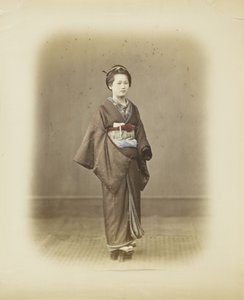 Japán nő hagyományos ruhában (kézzel festett fekete-fehér fotó) alkotó: Japanese Photographer