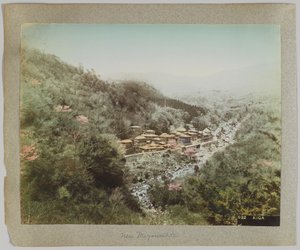 Kiga, Miyanoshita közelében, Kanagawa prefektúra, Japán (kézzel színezett fekete-fehér fotó) alkotó: Japanese Photographer