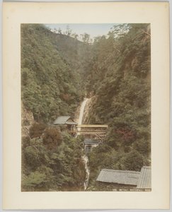 Meraki vízesés, Kobe, Japán (kézzel színezett fekete-fehér fotó) alkotó: Japanese Photographer