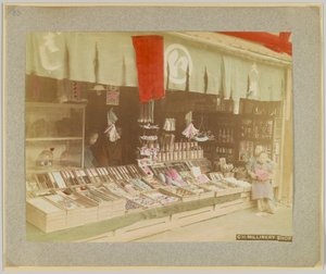 Millinery bolt, Japán (kézzel színezett fekete-fehér fotó) alkotó: Japanese Photographer