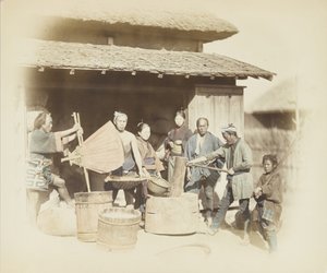 Rizshántolás Japánban (kézzel színezett fekete-fehér fotó) alkotó: Japanese Photographer