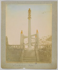 Sorento Tower, Nikko, Japán (kézzel színezett fekete-fehér fotó) alkotó: Japanese Photographer