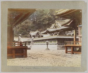Tōshō-gū, Nikko, Japán (kézzel színezett fekete-fehér fotó) alkotó: Japanese Photographer
