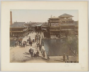 Yebisu Bashi, Osaka, Japán, 1890 körül (kézzel színezett fekete-fehér fotó) alkotó: Japanese Photographer