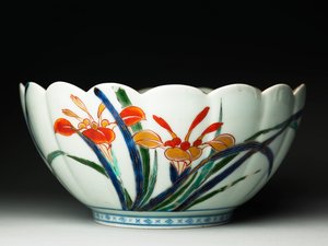 Tál hornyolt oldalakkal, csipkézett peremmel, ko-Imari edény, 1770-20 körül (kék alá- és mázzománcozott cserépedény) (lásd még: 117721) alkotó: Japanese School