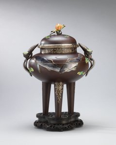 Zománcozott és lágyfémmel berakott vas füstölő, lezárt Koichi Shin (Takasaki Koichi), Meiji Period (vas, arany, ezüst és zománcok) alkotó: Japanese School