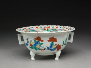 Koro tál lapos fedővel, Kakiemon rokon áru alkotó: Japanese School