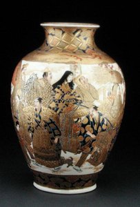 Satsuma váza figurákkal körmenetben, 19. század vége (zománcra festett cserépedény) alkotó: Japanese School