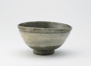 Teástál, hakeme típusú, Edo-korszak, 18.-19. század közepe (kőedény szálcsiszolt fehér lappal átlátszó máz alatt) alkotó: Japanese School