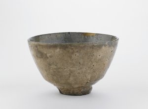 Koreai Ido teástál formájú teástál, Yamaguchi prefektúra, Edo-korszak, 18-19. század (kőedény, hamumáz alatt fehér csíkkal) alkotó: Japanese School