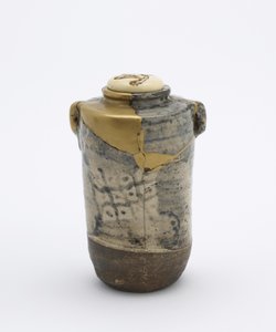 Tea caddy két füllel, Oribe stílusban, Kyoto, Kyoto-fu, Edo korszak, 17. század vége vagy 19. század eleje (kerámia) alkotó: Japanese School