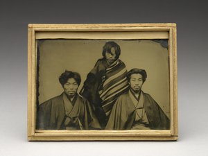 Cím nélkül, c. 1875 (ambrotípia eredeti kiri fa tokban) alkotó: Japanese School
