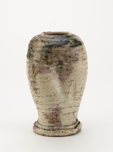 Oribe-stílusú váza, valószínűleg 1800-80-as szeto edény (kőedény földspatikus mázzal és réz-zöld mázzal (részben gyújtáshibával pirosra)) alkotó: Japanese School
