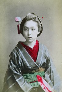 Fiatal lány kimonóban, 1860-70 körül (kézzel színezett fotó) alkotó: Japanese School