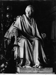 Voltaire ülő szobra (1694-1778) (márvány)