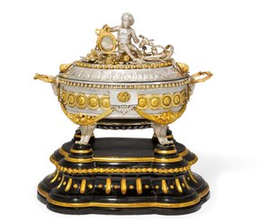 Levesturen, fedél és állvány, Malines, 1780 körül (aranyozott fém és ezüst) (lásd még: 430298) alkotó: Jean-Corneille Hendrickx