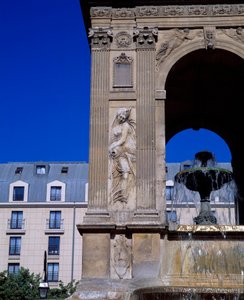Építészet: a nimfákat ábrázoló Ártatlanok szökőkútjának részlete. Jean Goujon, Augustin Pajou és Pierre Lescot építészek tervezték. 1546-1549. Place Joachim du Bellay, Párizs.