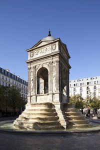 Kilátás a Fontaine des Innocents-re, reneszánsz stílusú, monumentális szökőkút, amelyet 1549-ben építettek II. Henrik (1519-1559) uralkodása alatt