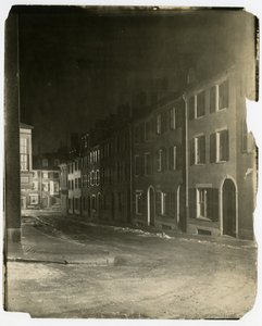 Lenézve a West Cedar Street-en, ahol az véget ér, és a Chestnut St keresztezi, Boston, USA, 1902-1910 körül (zselatin ezüst fotó) alkotó: Jessie Tarbox Beals