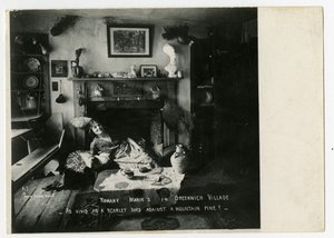 Romany Marie Greenwich Village-ben, olyan élénk, mint a skarlát madár a hegyi fenyőn!, Greenwich Village, New York, USA, 1916-20 körül (zselatin ezüst fotó) alkotó: Jessie Tarbox Beals