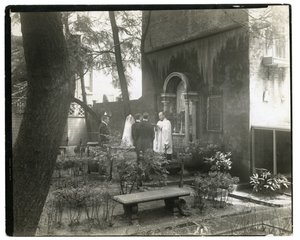 Esküvő a Szent János-templomban, West 11 St, 1938-39 körül (zselatin ezüst fotó) alkotó: Jessie Tarbox Beals