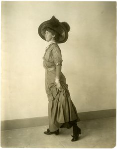 modell tollas kalapban, 1905-1918 körül (zselatin ezüst fotó) alkotó: Jessie Tarbox Beals