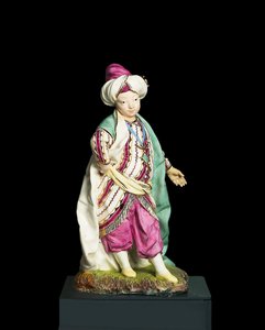 Szultánnak öltözött fiú, Hochst Manufaktúra, 1770 körül (kemény paszta porcelán)