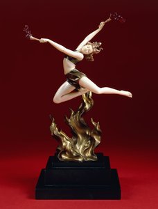 The Flame Leaper, 20. század eleji (hidegre festett bronz, elefántcsont, borostyán, fekete belga márvány alap)
