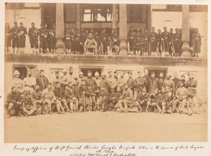 Gough dandártábornok dandár tisztjeit és embereit elfogták a Shah Shujah palota terén, 1880