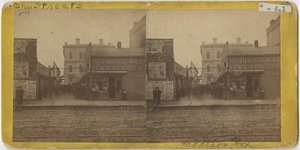 John R. Walsh Periodicals áruház kilátása a chicagói Madison Streeten, a háttérben a postával, 1869