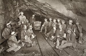 „Croust time”, East Pool bánya, illusztráció a „Mongst mines and miners, vagy Underground Scenes by Flash-Light” című művéből, J.C. Burrows és William Thomas, pub. 1893 (szépia fotó) alkotó: John Charles Burrow