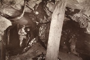 Heave, nyugat felé nézve, Blue Hills bánya, illusztráció a „Mongst bányák és bányászok vagy Underground Scenes by Flash-Light” című művéből, J.C. Burrows és William Thomas, pub. 1893 (szépia fotó) alkotó: John Charles Burrow