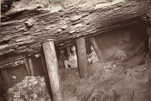 A 66-os, Blue Hills-i bánya, illusztráció a „Mongst mines and miners, or Underground Scenes by Flash-Light” című művéből, J.C. Burrows és William Thomas, pub. 1893 (szépia fotó)