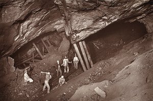 A 70-es villamos út, East Pool bánya, illusztráció a „Mongst mines and miners, or Underground Scenes by Flash-Light” című művéből, J.C. Burrows és William Thomas, pub. 1893 (szépia fotó)