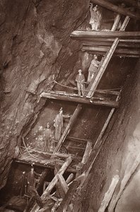 The Man Engine at Dolcoath Mine, illusztráció a „Mongst bányák és bányászok, vagy a Flash-Light földalatti jelenetei” című művéből, J.C. Burrows és William Thomas, pub. 1893 (szépia fotó)