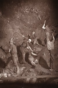 Underhand Stoping, East Pool bánya, illusztráció a „Mongst mines and miners, or Underground Scenes by Flash-Light” című művéből, J.C. Burrows és William Thomas, pub. 1893 (szépia fotó) alkotó: John Charles Burrow
