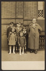 [Gyerekek csoportja] alkotó: John Frank Keith